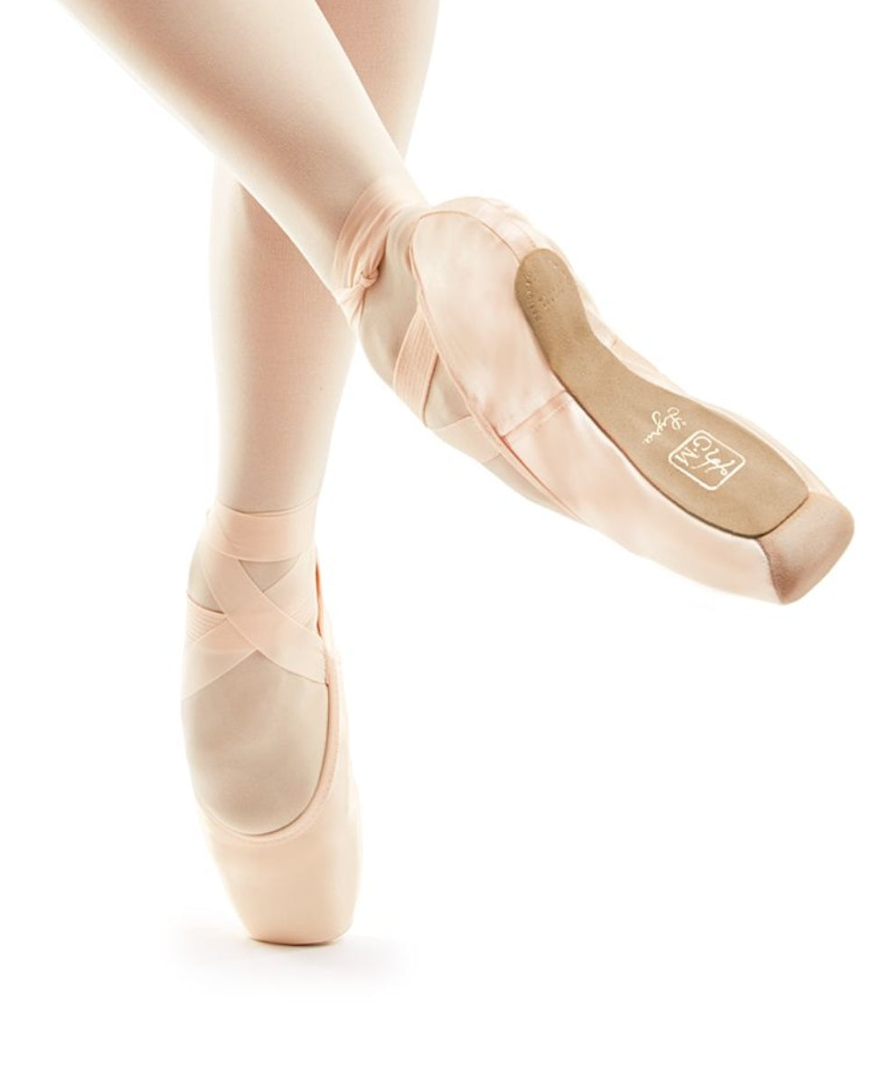 Sculpted Fit - Lyra Pointe Shoes, Gaynor Minden